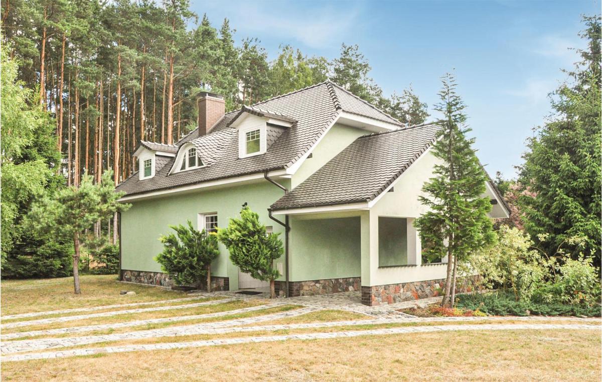 4 Bedroom Stunning Home In Rybakowo