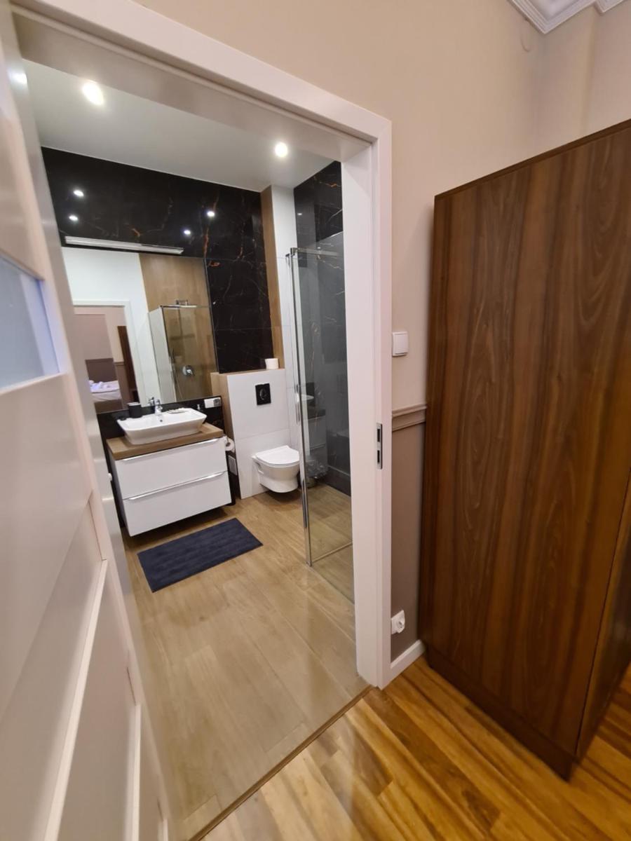 APART LuX BRISTOL