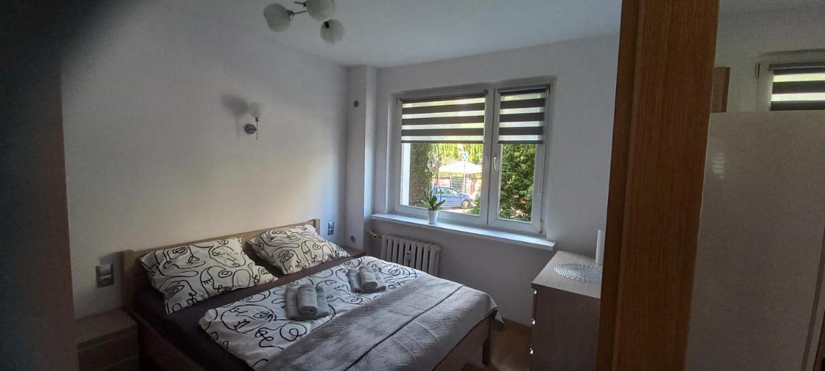Apartament JUKI, obok Katowice Wynajem na doby, krótkoterminowy, 2 pokoje balkon, 50m2,- po kapitalnym remoncie 2-ga sypialnia jest częścią salonu
