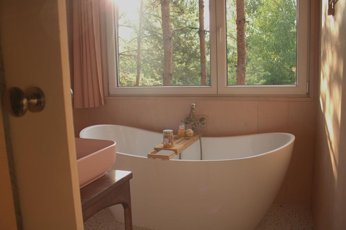 Arthome - kameralny leśny domek na wynajem