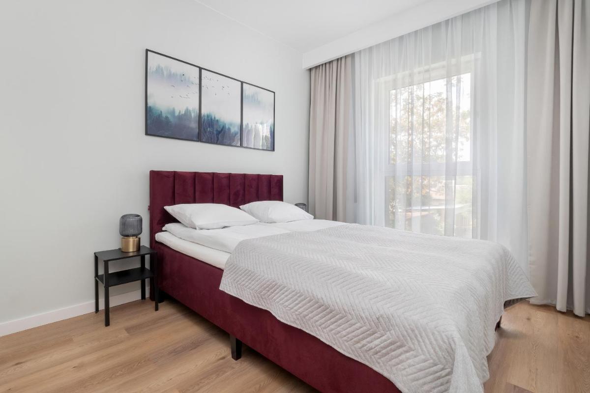 Boho Burgund Apart z Balkonem i Parkingiem niedaleko centrum Łodzi by Renters