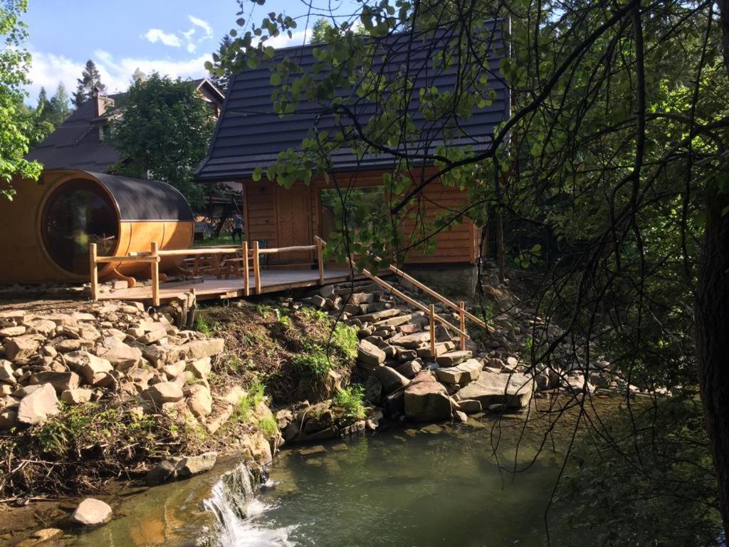 Chatka z sauną nad rzeką