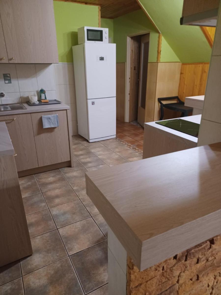 Domek pod Sosnami nad jeziorem Głuszyńskim