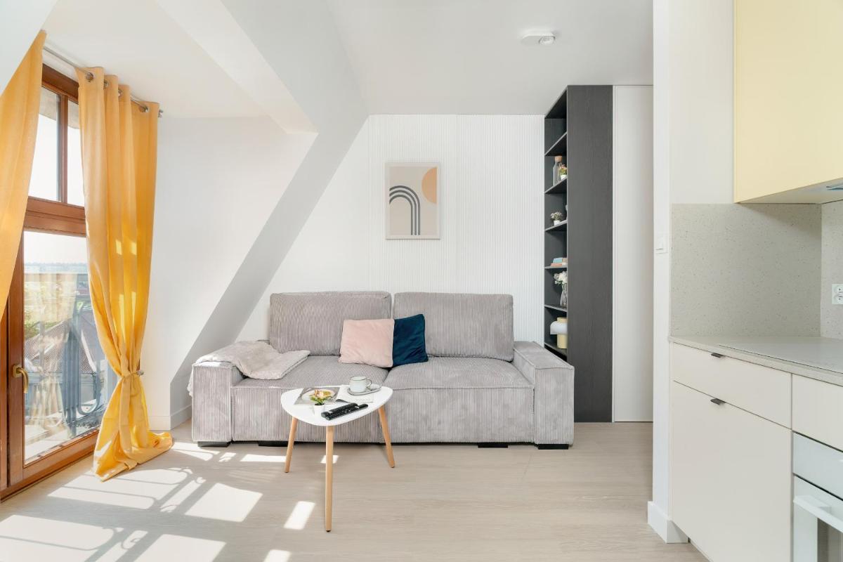 Elegant and Cosy 4th Floor Studio Close to the Park in Poznań by Renters