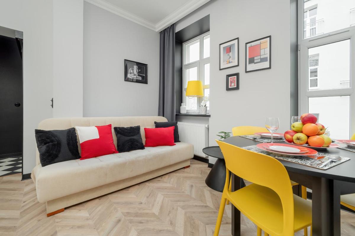 Fabryczna Apartament Pełen Barw Centrum Łodzi by Renters