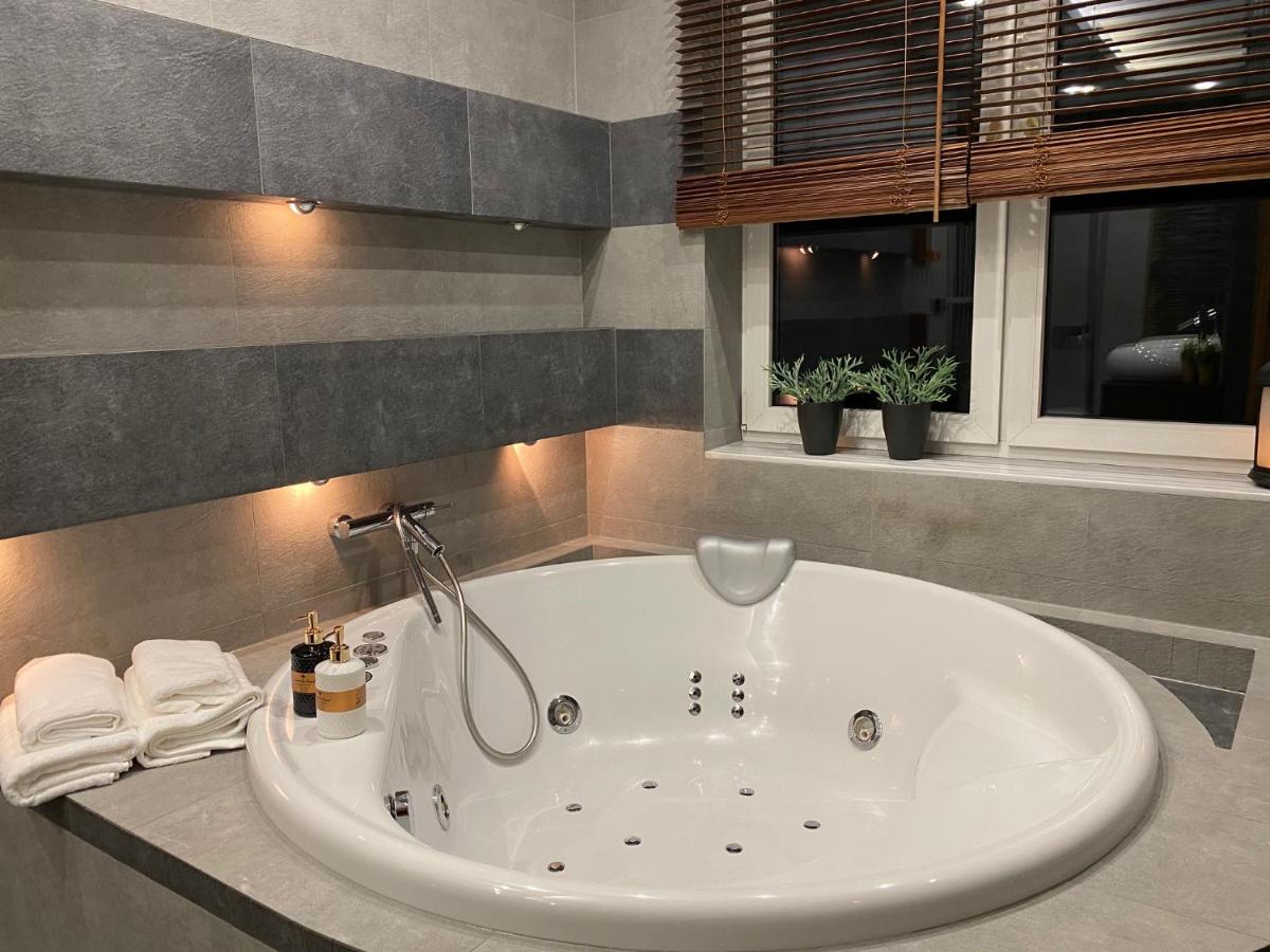 Family & Business Sauna Apartments Klonowa nad Zalewem, Unikat SPA - 2 Bedroom with Private Sauna, Jacuzzi, Air Conditioning, Garage - The Highest Standard!