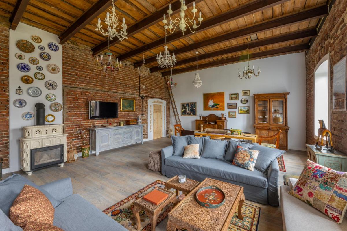 Folwark Rafałówka by Renters