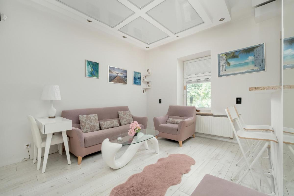 Komfortowy Apartament z Parkingiem w Łodzi by Renters