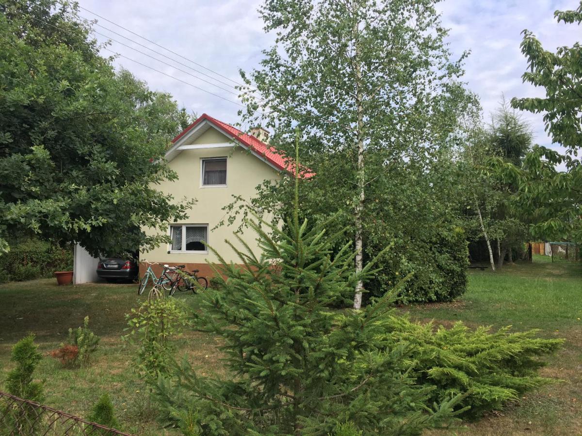 Komfortowy domek letniskowy w Radawie, ul Cienkie 30, 37-523 Radawa, przy rzece, 10 minut spacerem do zalewu, sprawdż umiejscowienie domku w googlemaps bo tu jest wskazane dalsze od zalewu-złe