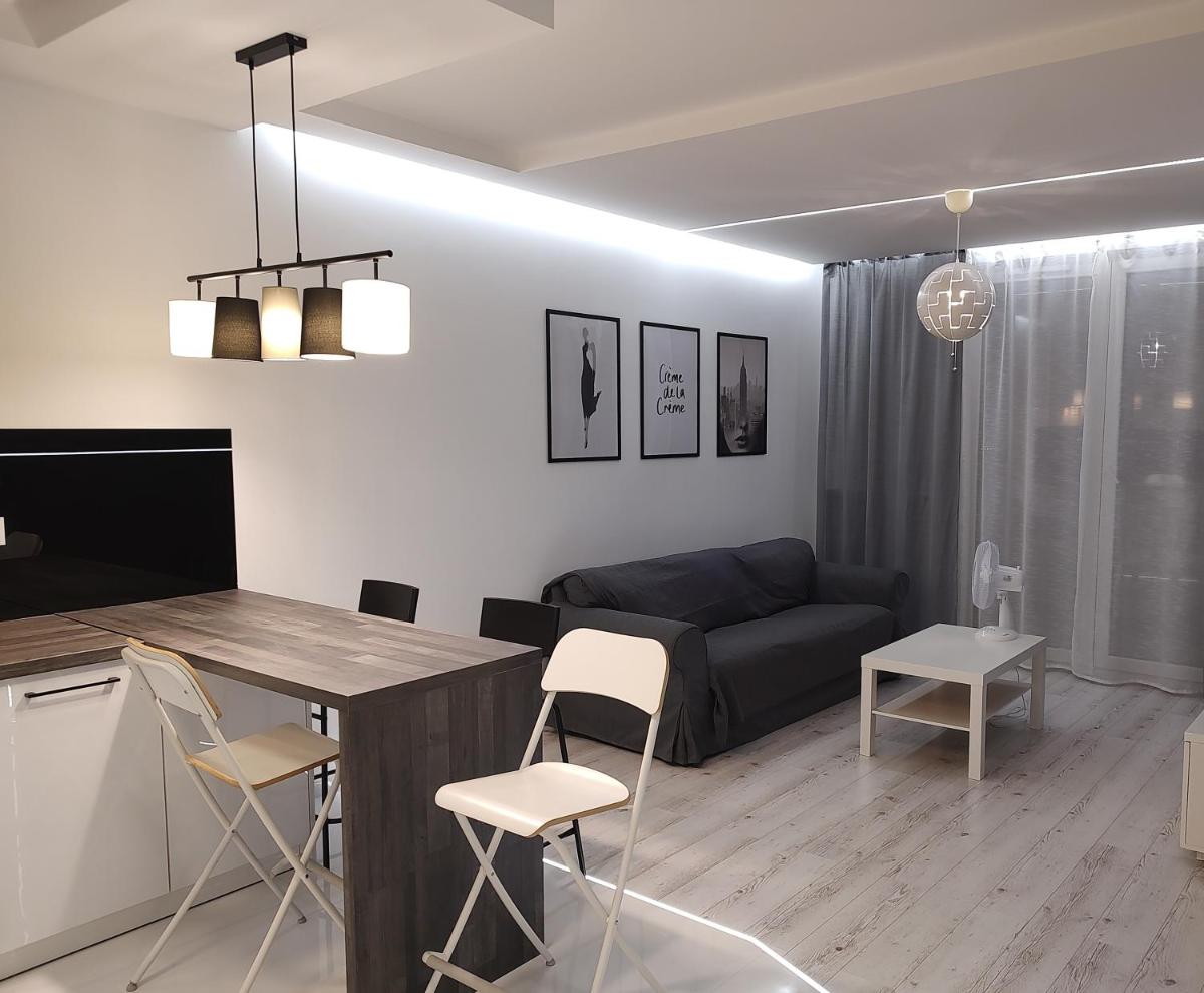 NEW APARTMENT Lubelska - przestronny, z widokiem, czysto, świeżo, balkon