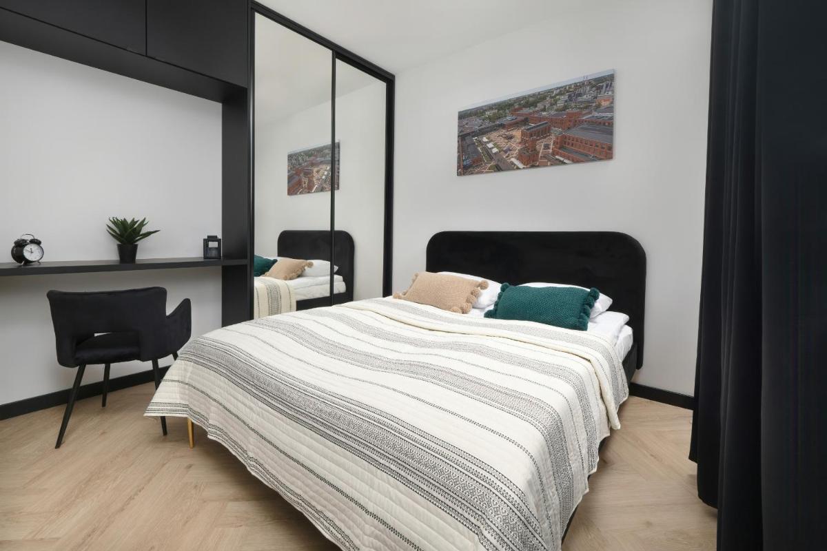 Ogrodowa Apartment Near Old Town by Renters