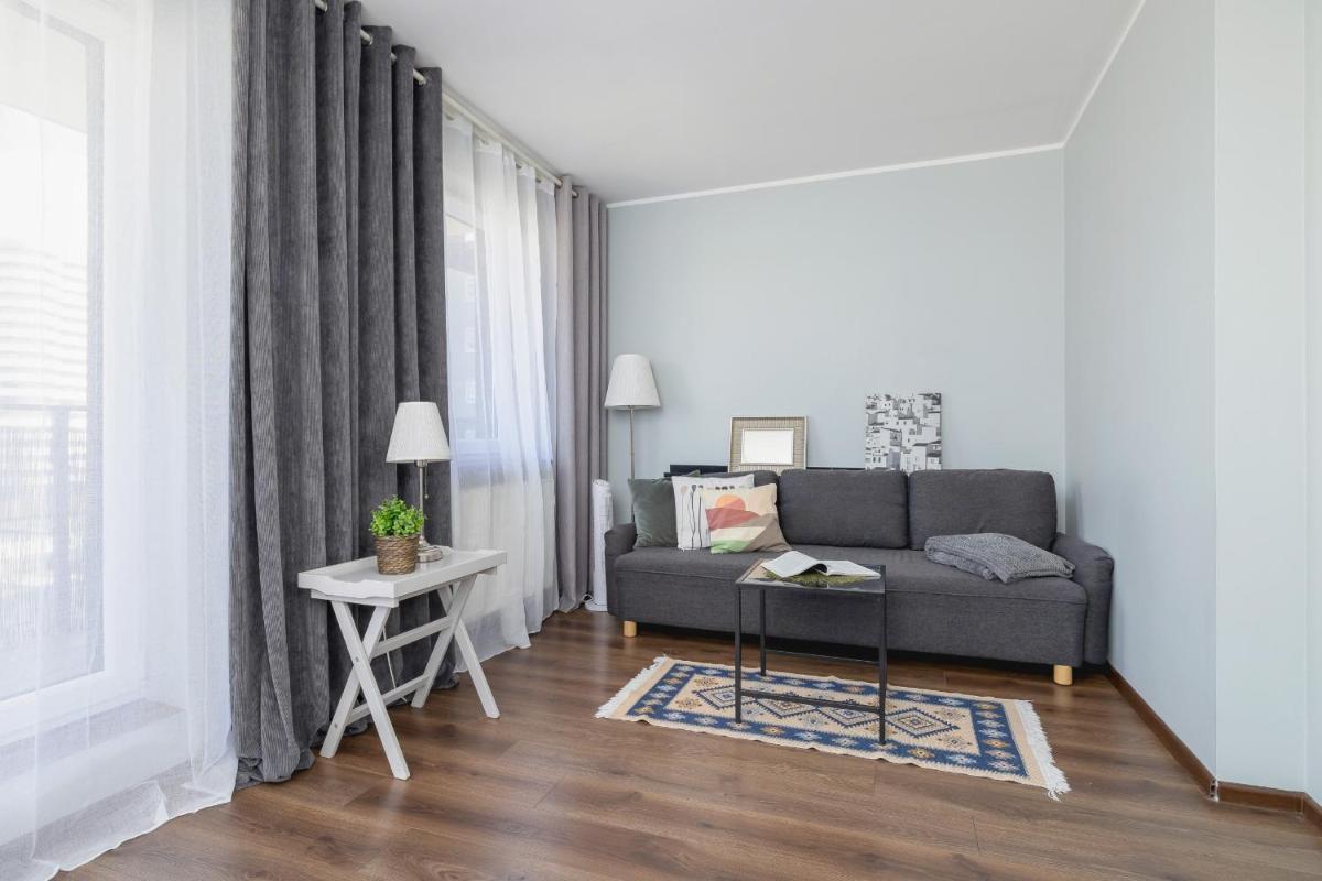Osiedle Tysiąclecia - Nowoczesne Studio z Biurkiem do Pracy Zdalnej i Parkingiem by Noclegi Renters