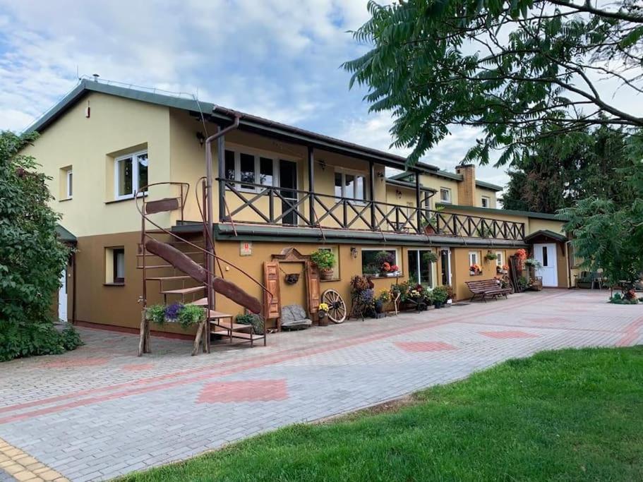 Ranczo nad brzegiem jeziora