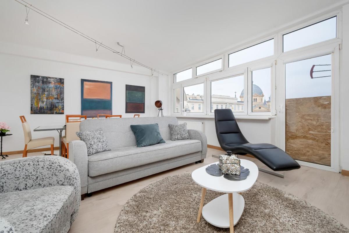 Spacious Apartment in the center of Łódź by Renters
