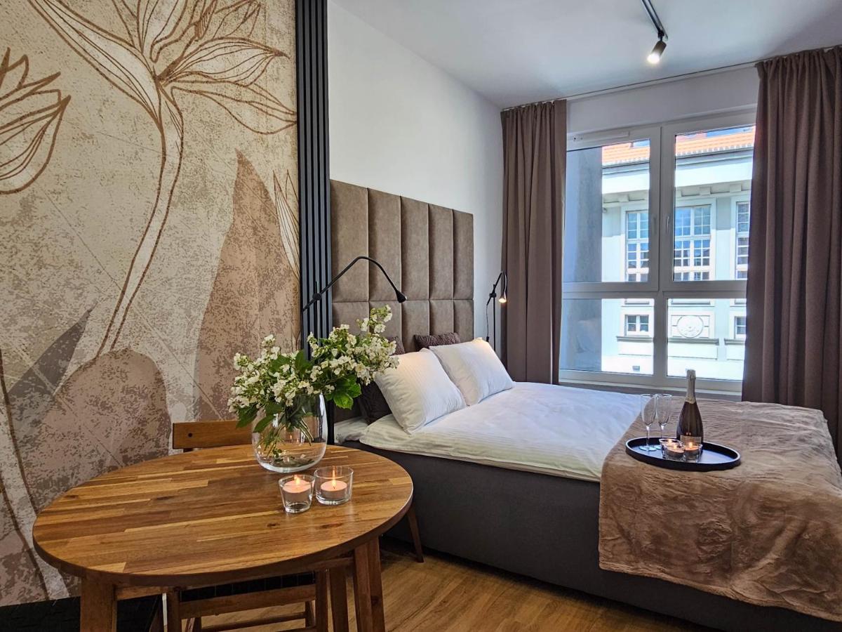 URBAN APARTMENTS PREMIUM DOWNTOWN Opolska 10 No 67B with GARAGE, Self CHECK-IN