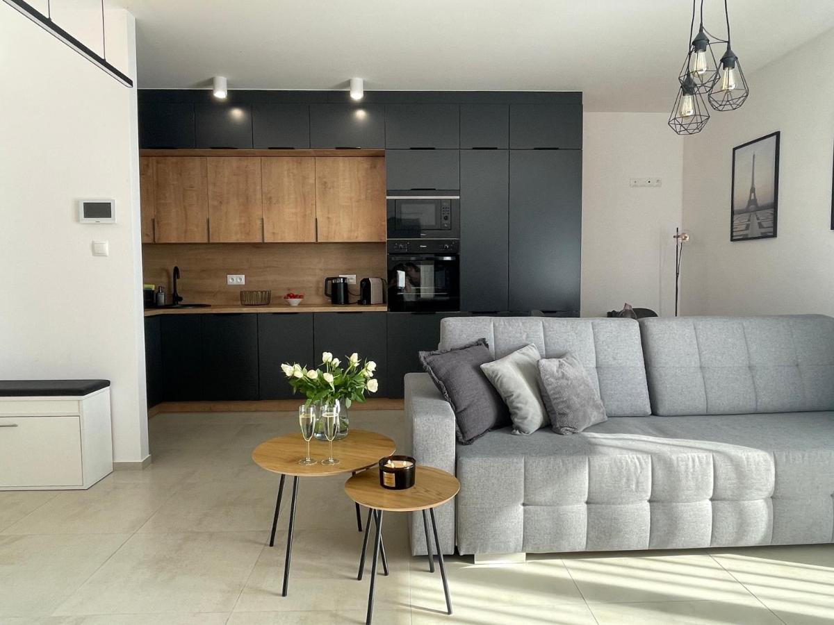 URBAN APARTMENTS Premium DOWNTOWN Opolska 10 No 77A with GARAGE, Self CHECK-IN