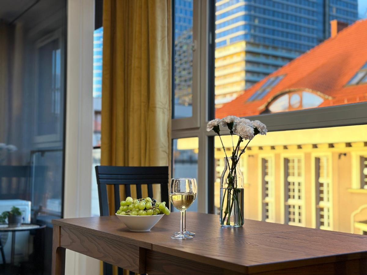 URBAN APARTMENTS Premium DOWNTOWN Opolska 10 No 80 with GARAGE, Self CHECK-IN