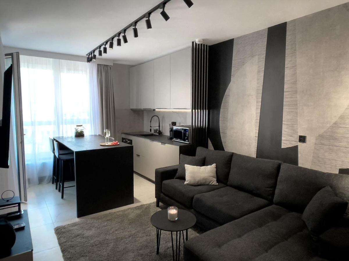 URBAN APARTMENTS PREMIUM DOWNTOWN Opolska 10 No 89 with GARAGE, Self CHECK-IN