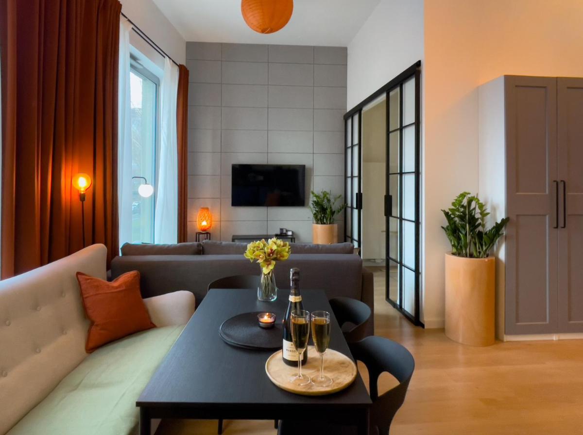 URBAN APARTMENTS PREMIUM, DOWNTOWN, Sokolska 30 Towers No 3 with PARKING, gym & sauna Self CHECK-IN