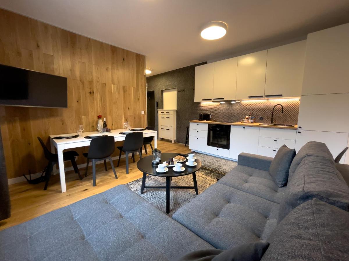 URBAN APARTMENTS Premium No 3 Chorzów Katowice, FREE PRIVATE PARKING, Self CHECK-IN