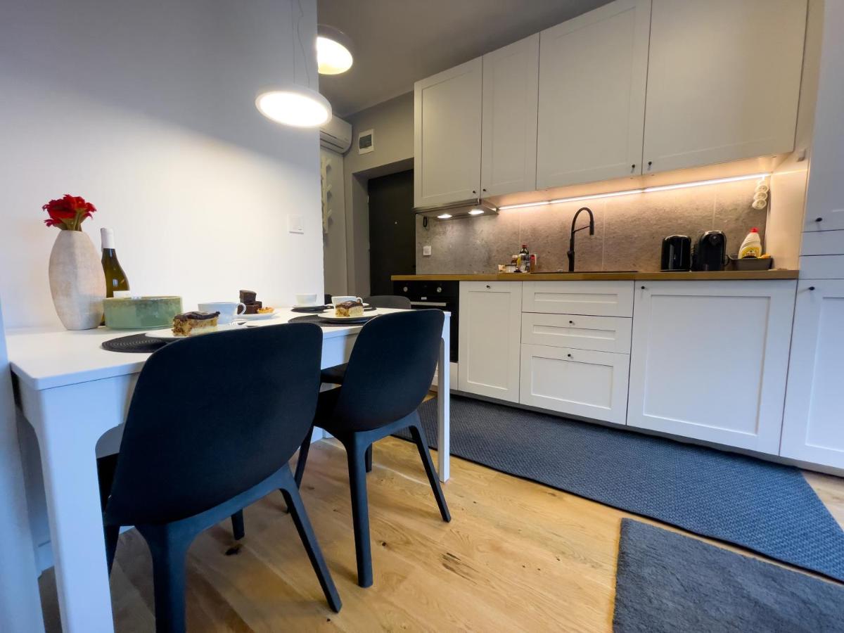 URBAN APARTMENTS STUDIO No 3A Chorzów Katowice, FREE PRIVATE PARKING, Self CHECK-IN