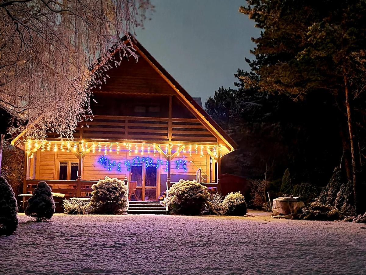 Jadamowo holidaymazury,drewniany dom z kominkiem nad jeziorem Mielno w 2h z Warszawy i Gdanska