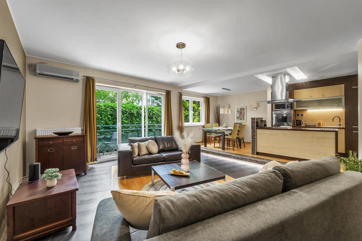 90m2 Golden Dragon Prestige Suite - Parking, Air Conditioner, Jacuzzi, Balcony, Park Nearby - by Rentujemy