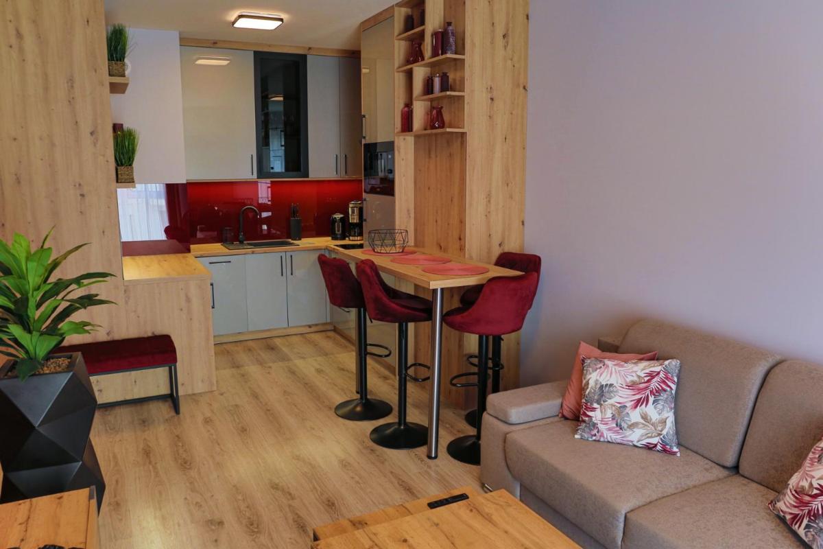 APARTAMENT ELEGANCE RED w Let's Sea