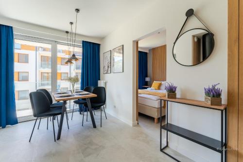 Apartament Golden Hour z 2 balkonami, widokiem na Śnieżkę i klimatyzacją by Apartamenty w Karkonoszach