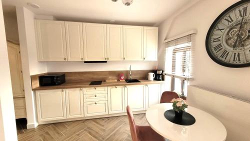APARTAMENT JARACZA 28/16