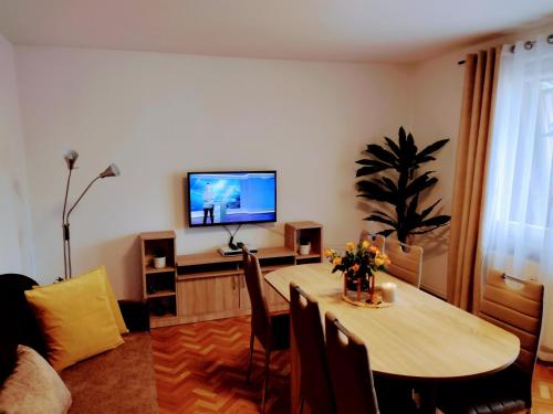 Niezależny APARTAMENT EMILKA w sercu uzdrowiska