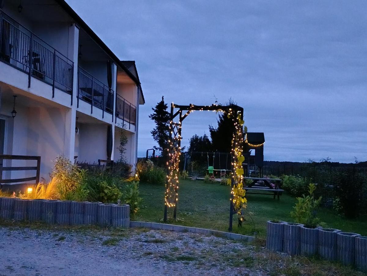 Apartamenty Poświata - dwupokojowe, komfortowe, o wielkości domku, ze wspaniałym widokiem na łąki