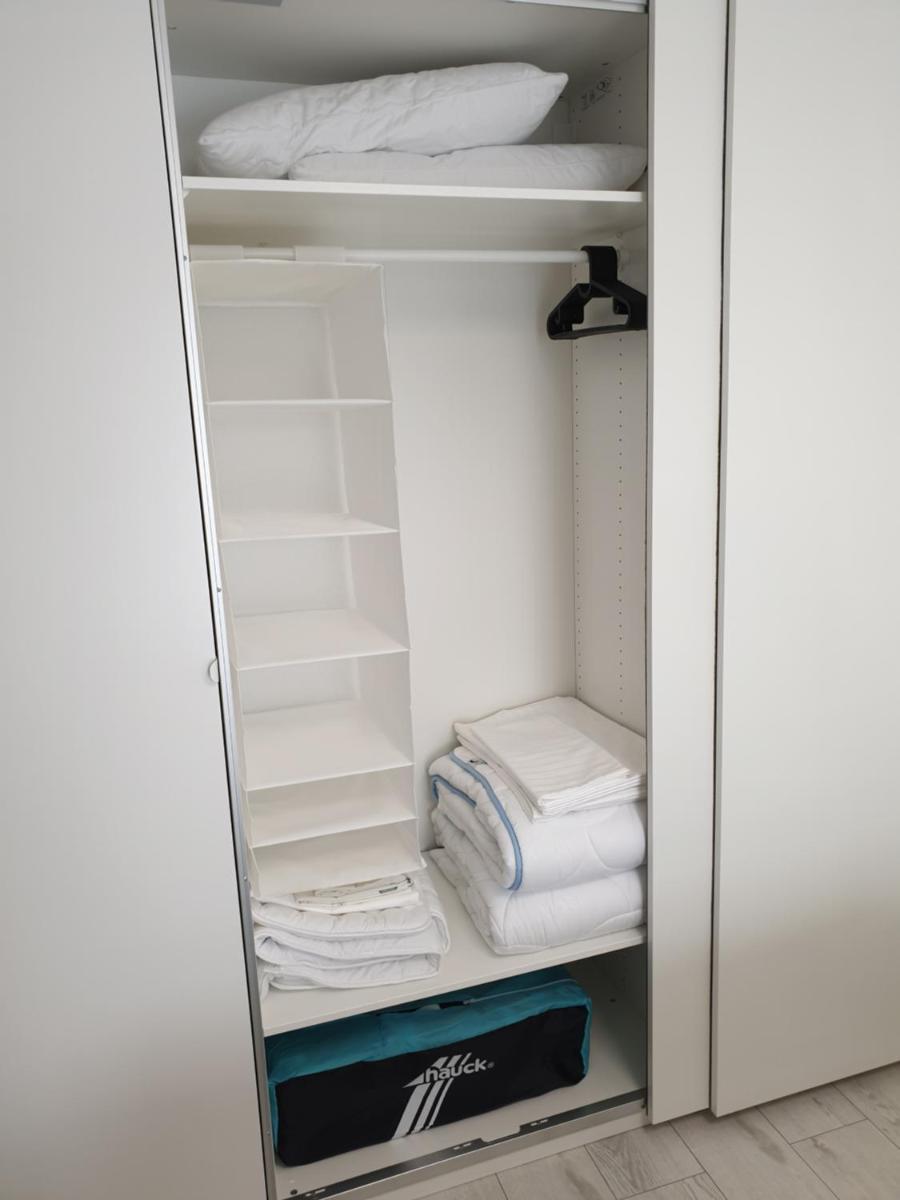Private Apartment, Aircondition, HD TV pl & de, WiFi, Garage, fully equipped, near beach