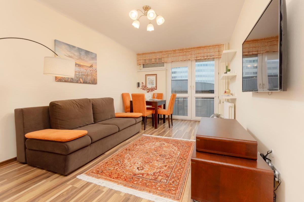 Bright & Cozy Apartments in the City Center by Noclegi Renters
