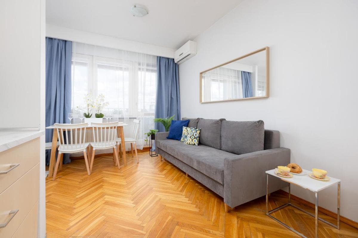 Bright Studio with Air Conditioning near Ogród Saski by Noclegi Renters