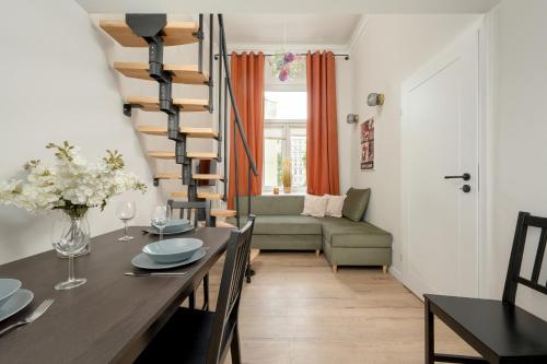 Apartament - Salon, Sypialnia oraz Andresola z łóżkiem - Blisko Stare Miasto - Wrocław by Noclegi Renters