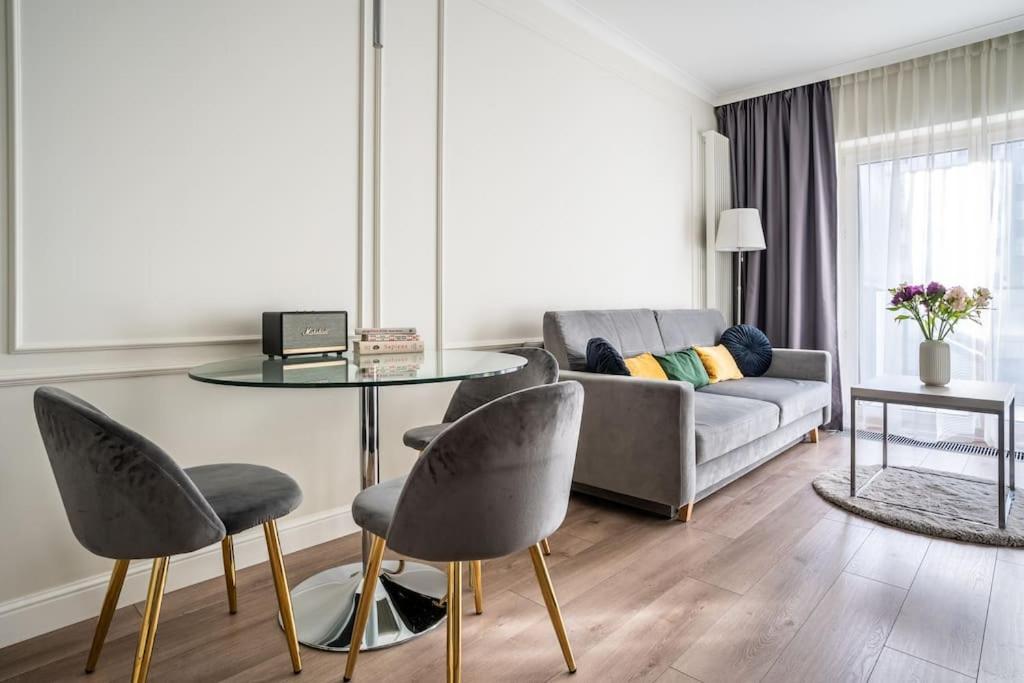 Close-Cozy Apartment - Wola - Mennica Residence - 10 People