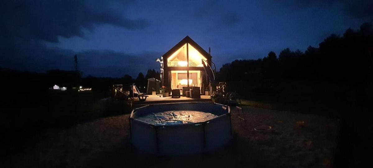 Domek mazurski całoroczny nad jeziorem z jacuzzi SPA