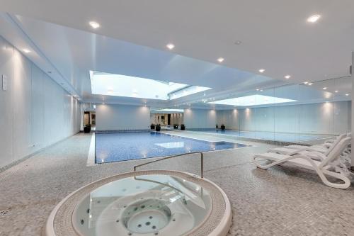Waterlane Riverside SPA, Pool & Gym by Downtown Apartments