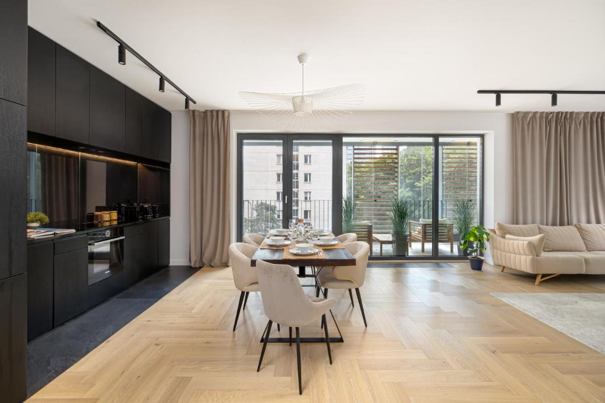 ECRU 3-Bedroom Luxurious Apartment with City View WWA22