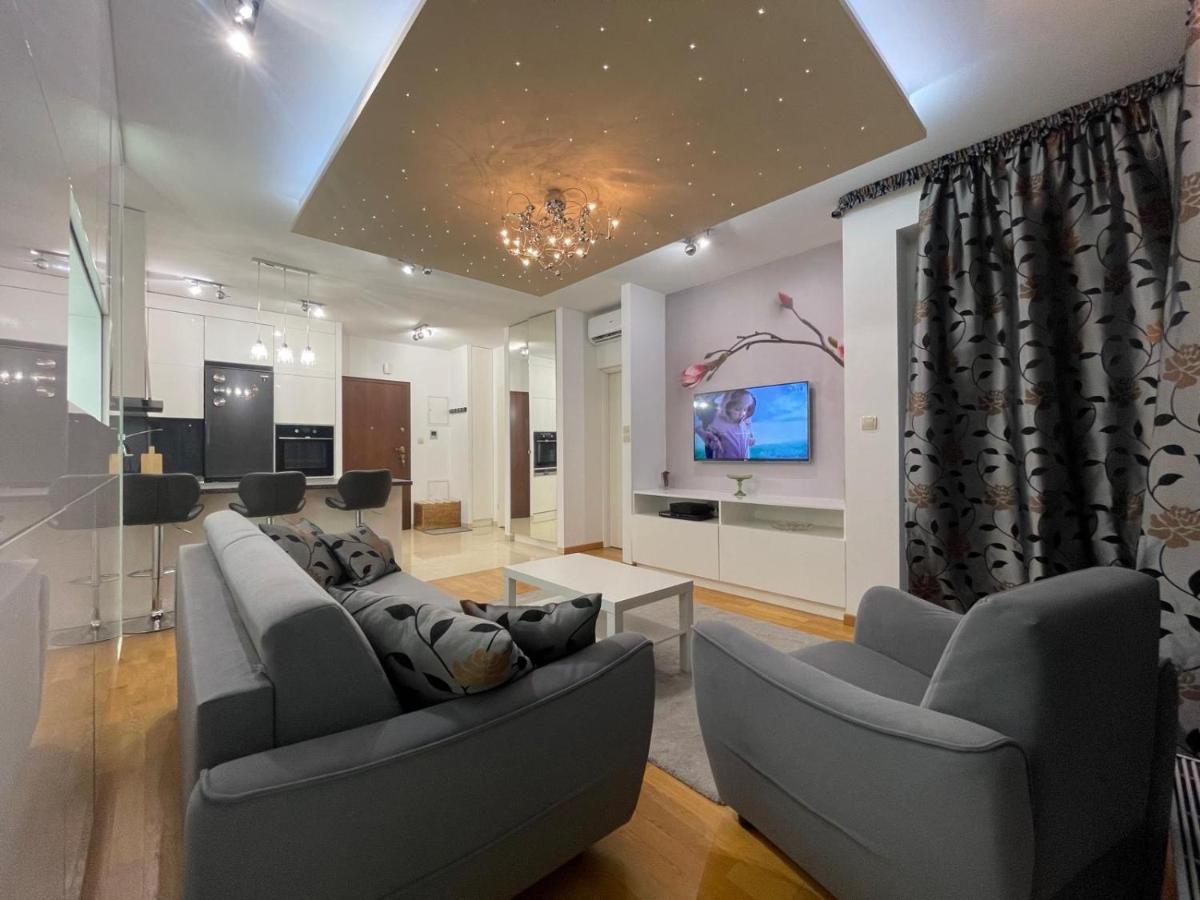 Happy Apartments