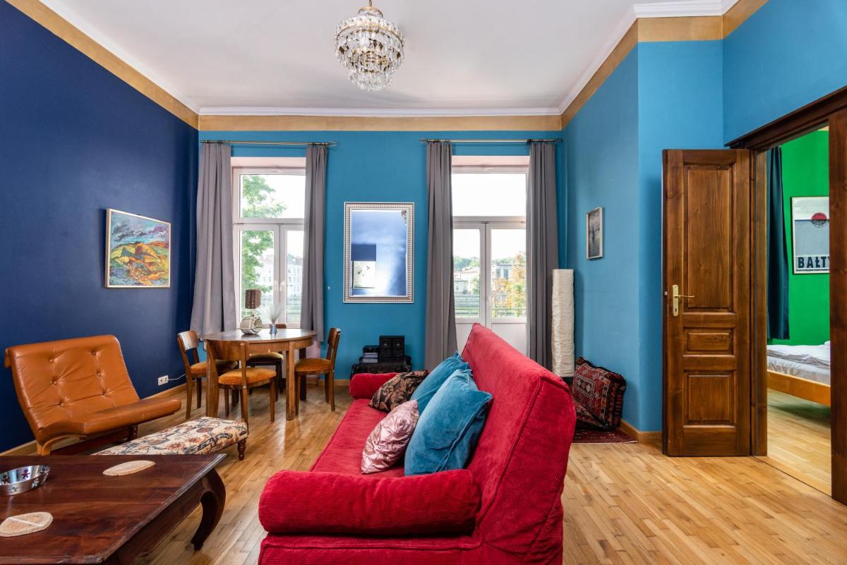 Les Couleurs By Upstairs