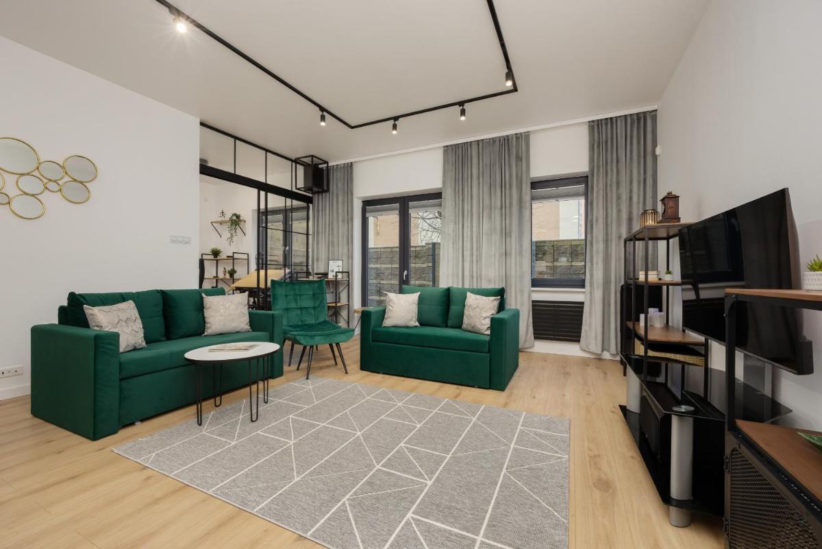 Luxury Warsaw Apartment with Furnished Terrace, Garden and Parking by Noclegi Renters