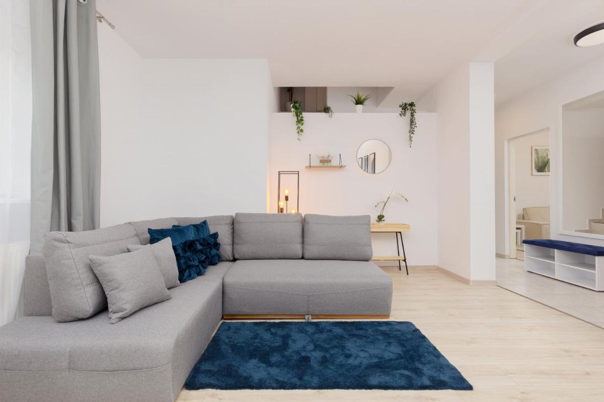 Metro Bemowo Two-Storey Apartment Pełczyńskiego by Noclegi Renters