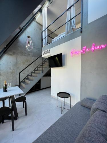 NEON APARTMENTS