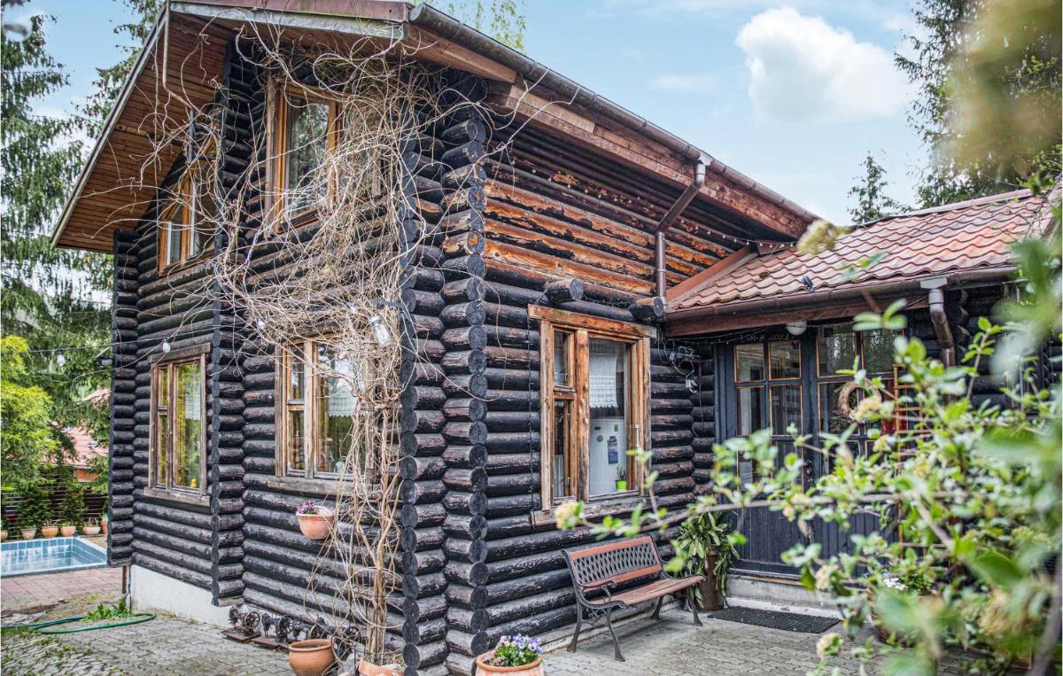 Nice Home In Lupstych With Outdoor Swimming Pool