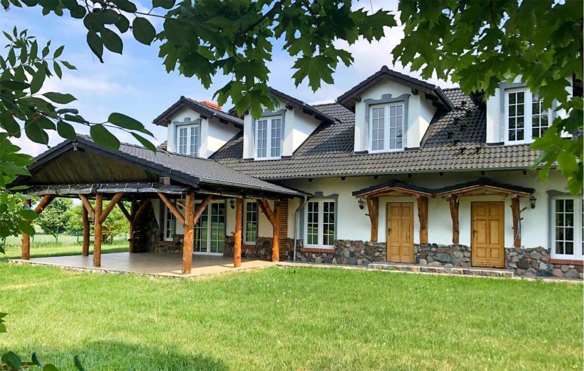 5 Bedroom Pet Friendly Home In Srokowo