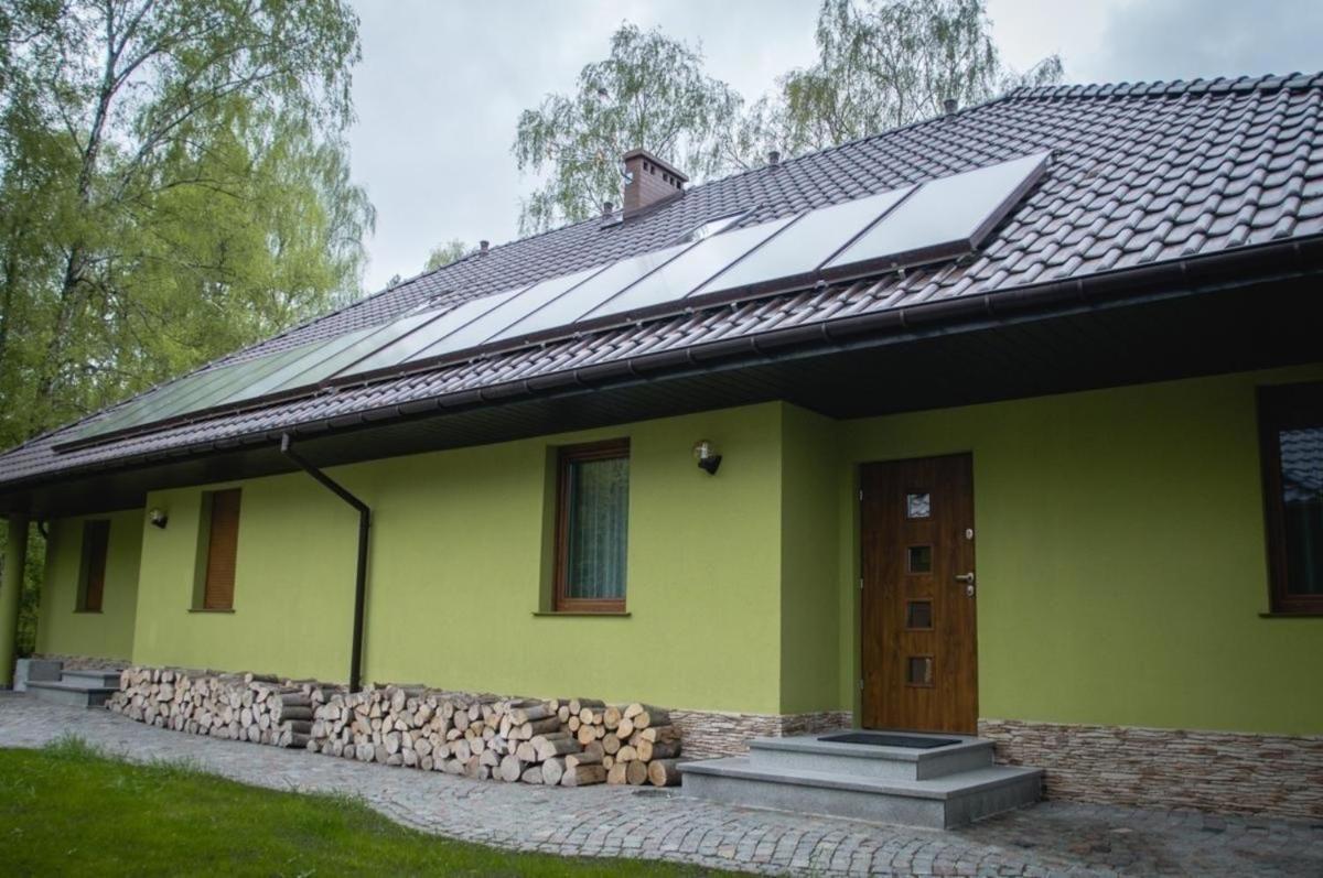 Charmantes Ferienhaus in Zieleniewo mit Garten und Grill und Nah am Strand