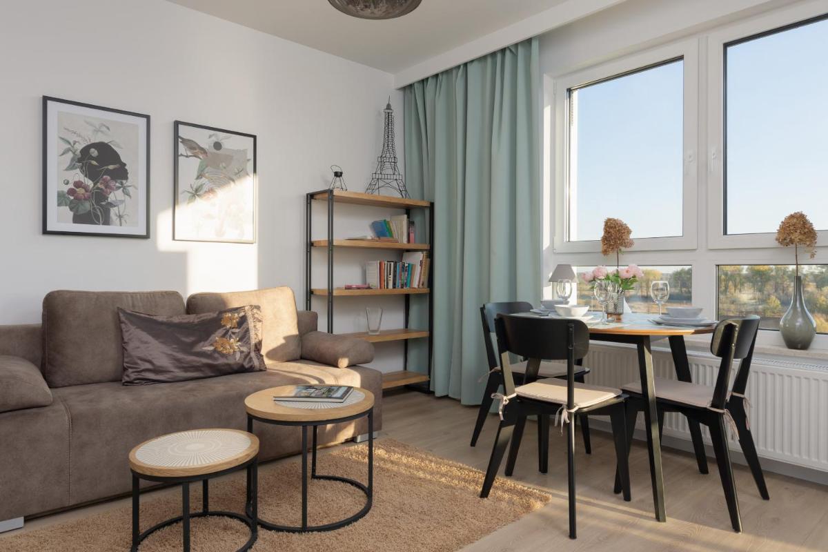 Praga Apartment with Parking by Noclegi Renters