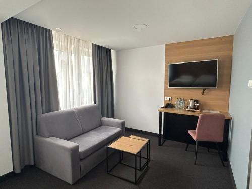 Gold Hotel